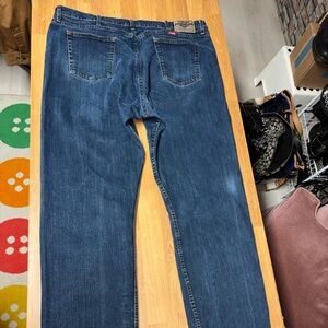 40x32 Men’s WRANGLER blue jeans. 99% cotton. 1% spandex